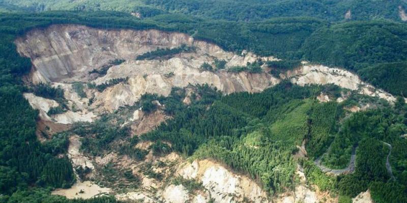 荒砥沢地すべり