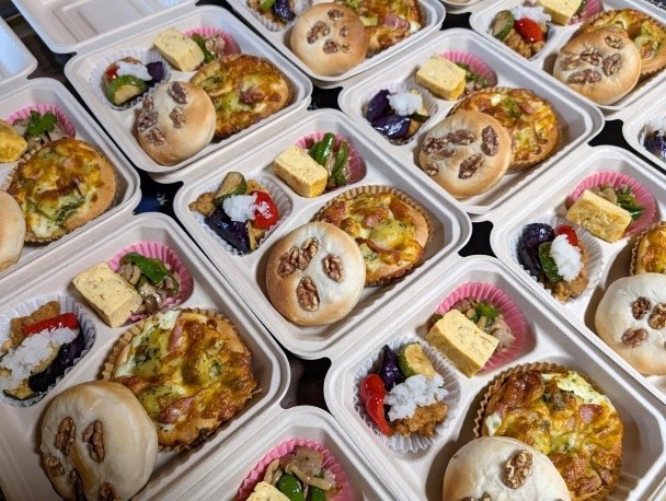 パン弁当の画像