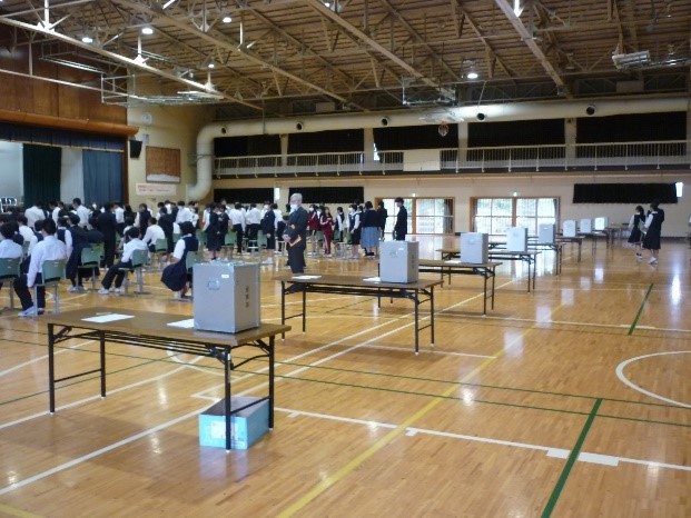 生徒会選挙投票の様子