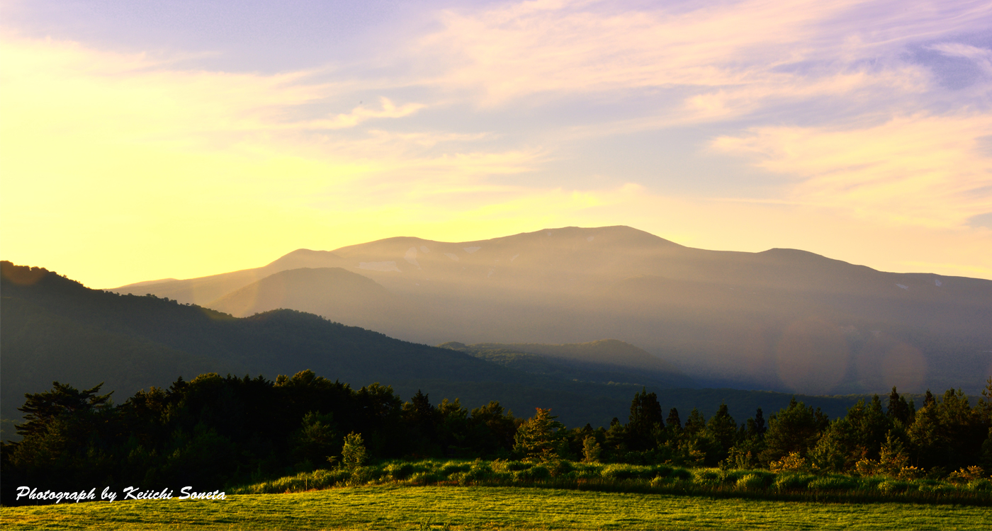 栗駒山夕景深山牧場の画像